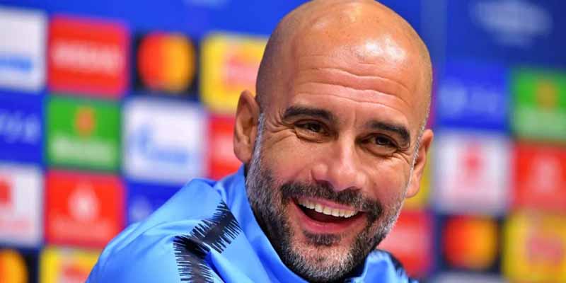 HLV Pep Guardiola đang sử dụng lối chơi kiểm soát bóng vượt trội