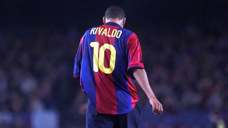 Rivaldo là một số 10 vĩ đại khác của CLB Barcelona