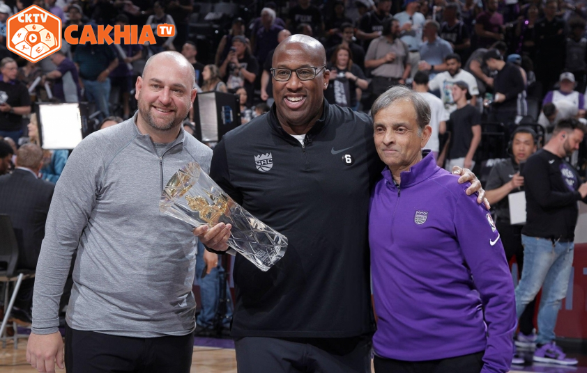 Mike Brown nhận giải HLV xuất sắc nhất NBA năm 2023